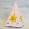 eine kleine Lichtpyramide
