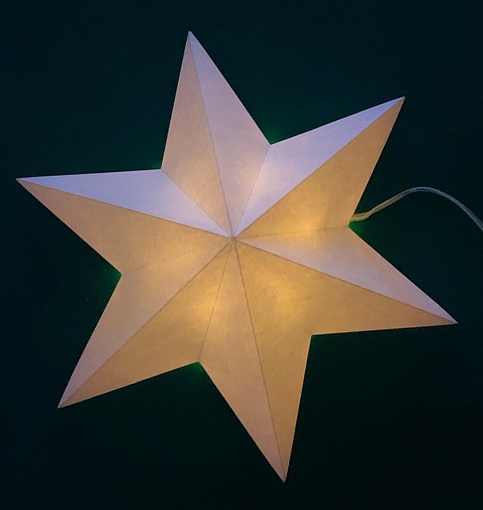 der erste Beleuchtungstest mit einer kleinen Lichterkette